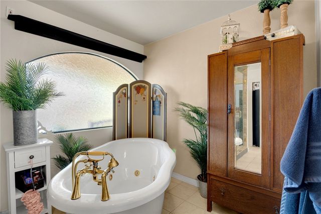 221 East, Norco, CA 92860