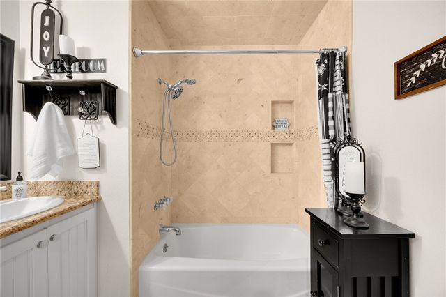 221 East, Norco, CA 92860