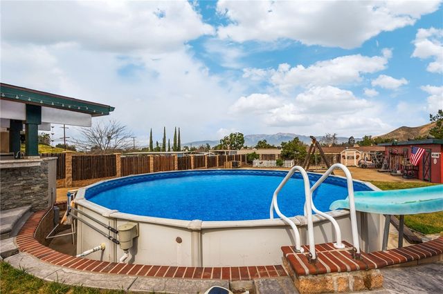 221 East, Norco, CA 92860