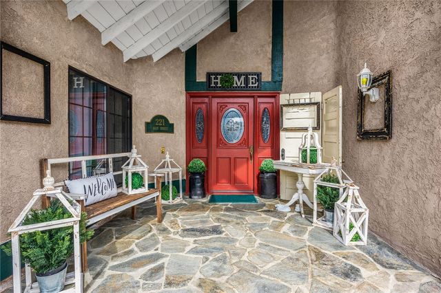 221 East, Norco, CA 92860