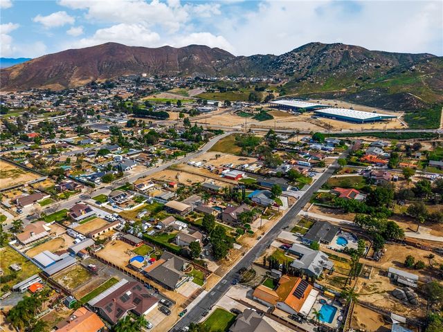 221 East, Norco, CA 92860