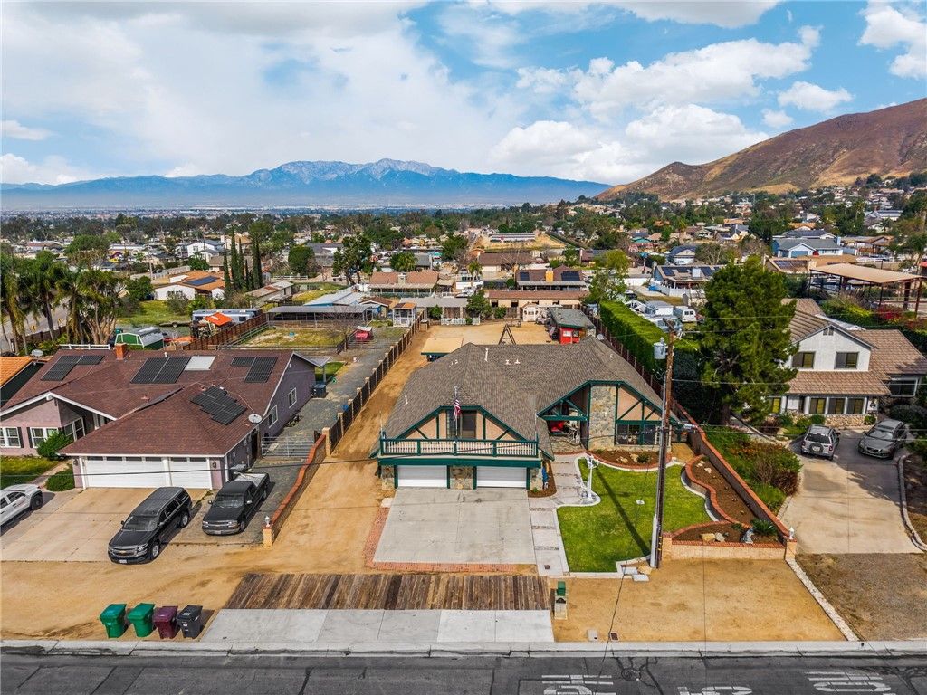 221 East, Norco, CA 92860