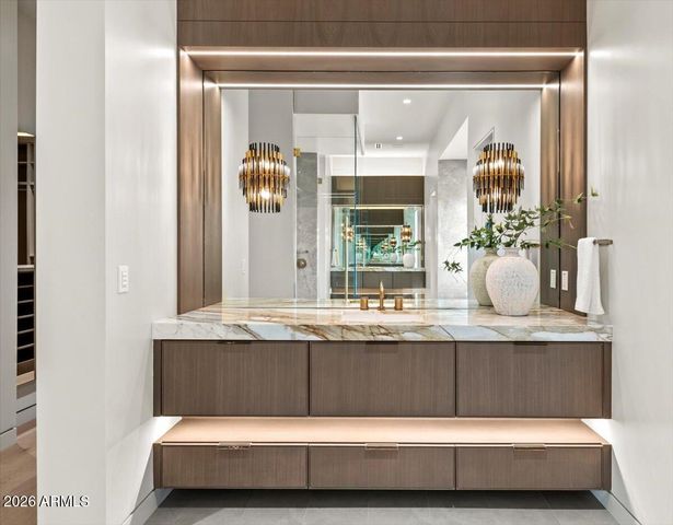 9790 N 56TH Street, Paradise Valley, AZ 85253