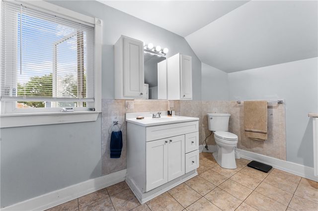 34 Kent Avenue, East Providence, RI 02914