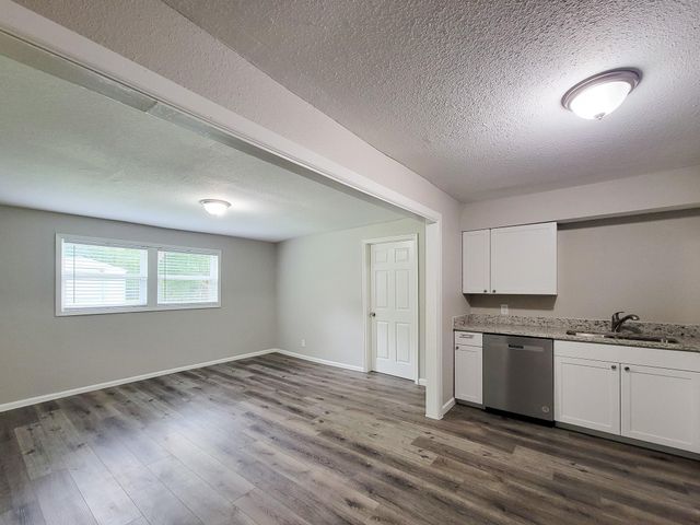 5606 Willow Glen Drive, Houston, TX 77033