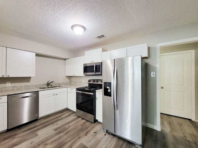 5606 Willow Glen Drive, Houston, TX 77033