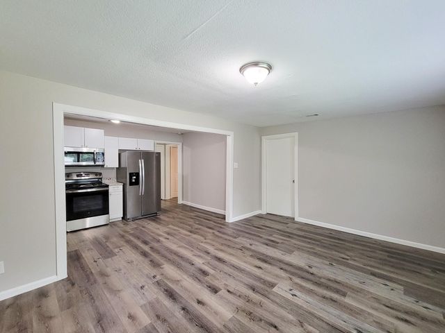 5606 Willow Glen Drive, Houston, TX 77033