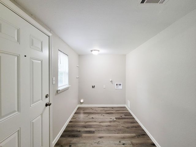 5606 Willow Glen Drive, Houston, TX 77033