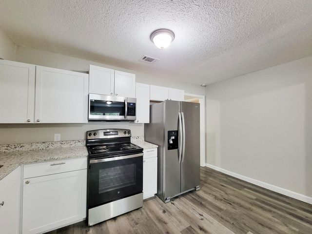 5606 Willow Glen Drive, Houston, TX 77033