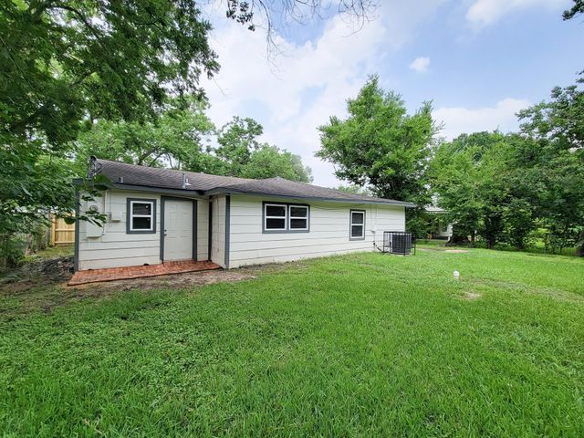 5606 Willow Glen Drive, Houston, TX 77033