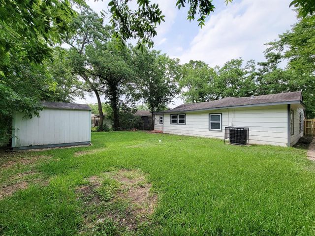 5606 Willow Glen Drive, Houston, TX 77033