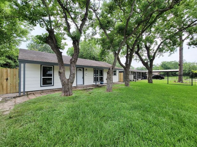 5606 Willow Glen Drive, Houston, TX 77033