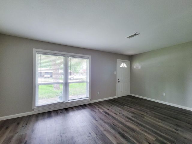 5606 Willow Glen Drive, Houston, TX 77033