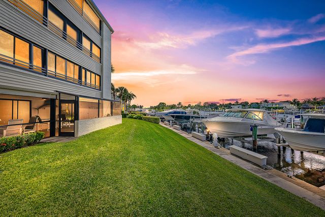 513 Oak Harbour Drive, Juno Beach, FL 33408