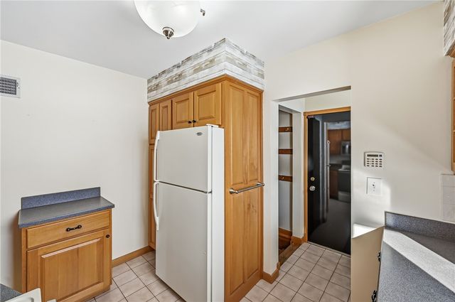 96 N Crescent Dr, Hermitage, PA 16148