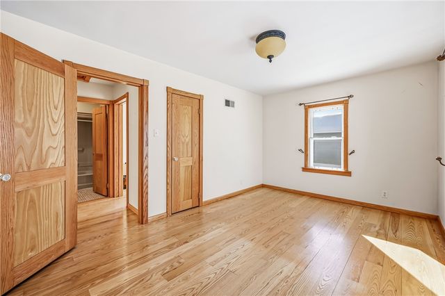 96 N Crescent Dr, Hermitage, PA 16148