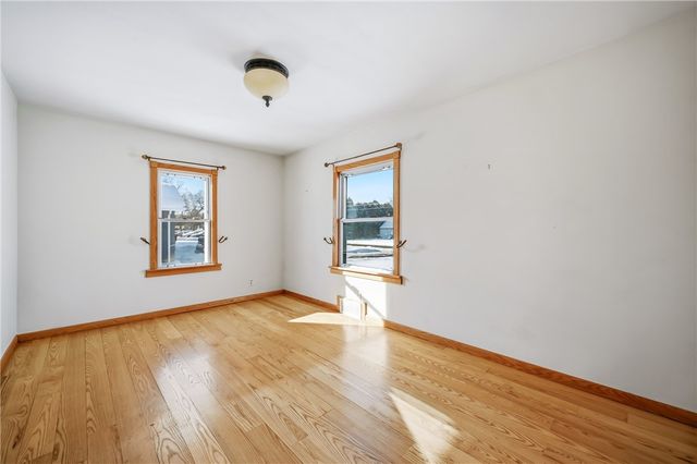 96 N Crescent Dr, Hermitage, PA 16148