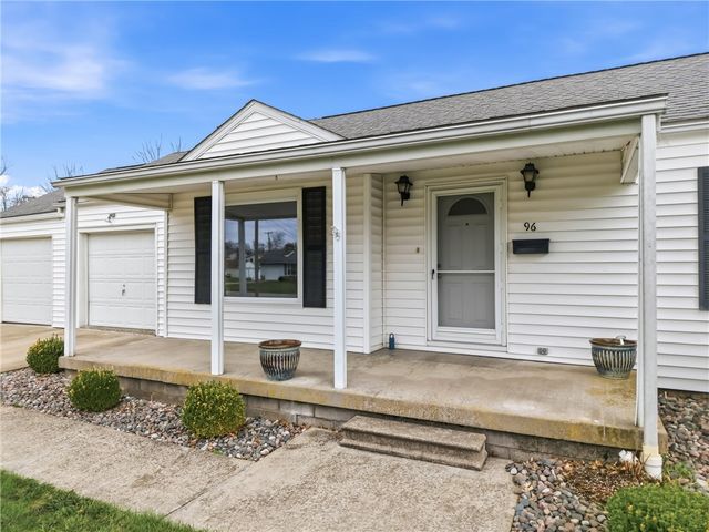 96 N Crescent Dr, Hermitage, PA 16148