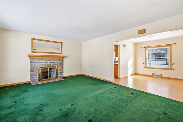 96 N Crescent Dr, Hermitage, PA 16148