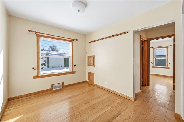 96 N Crescent Dr, Hermitage, PA 16148