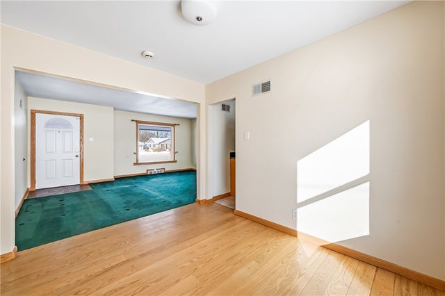 96 N Crescent Dr, Hermitage, PA 16148