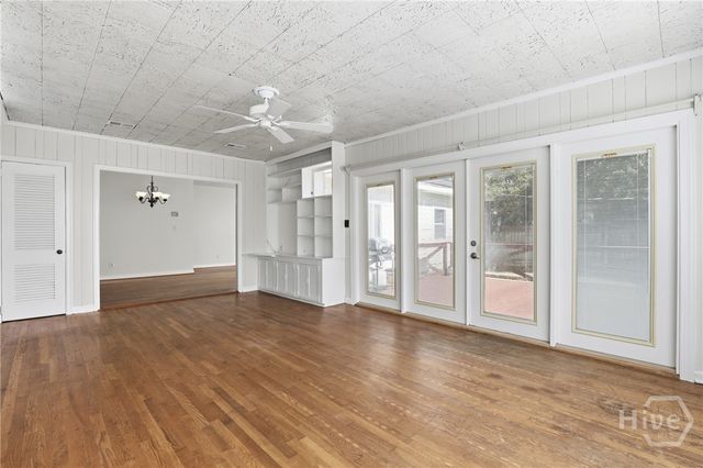 115 E 60th Street, Savannah, GA 31405