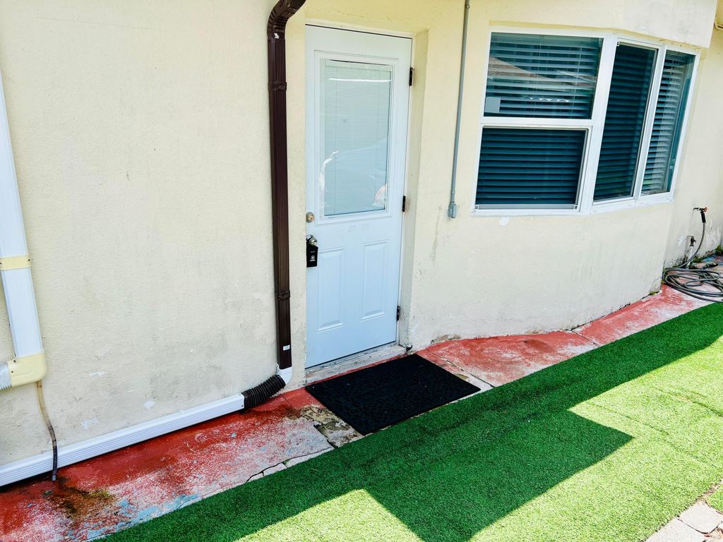 3387 NW 37TH Avenue, Lauderdale Lakes, FL 33309