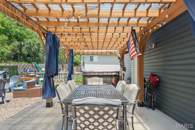 41 Great Owls Way, Winfield, MO 63389