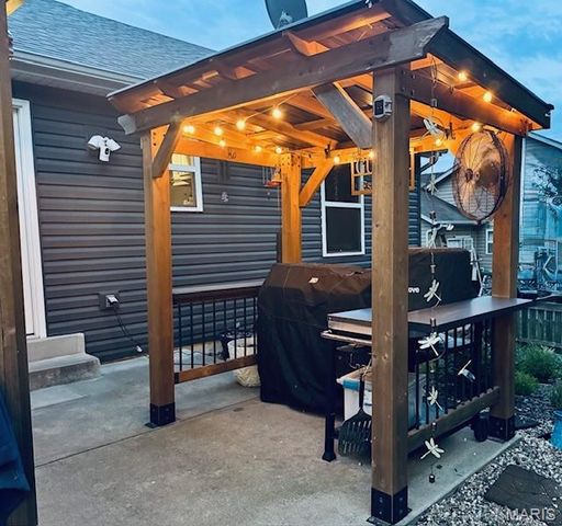 41 Great Owls Way, Winfield, MO 63389