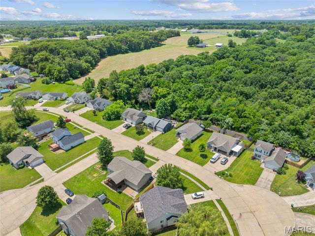 41 Great Owls Way, Winfield, MO 63389