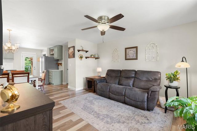 41 Great Owls Way, Winfield, MO 63389