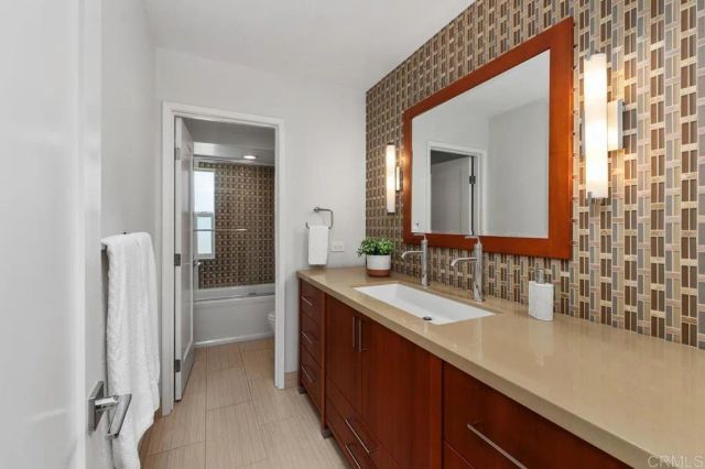 2020 Caminito Circulo Sur, La Jolla, CA 92037