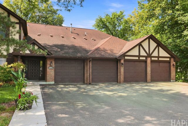 1082 Creekside Court 2B, Wheeling, IL 60090