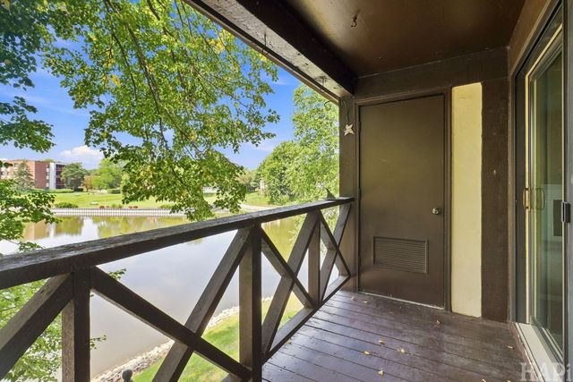 1082 Creekside Court 2B, Wheeling, IL 60090