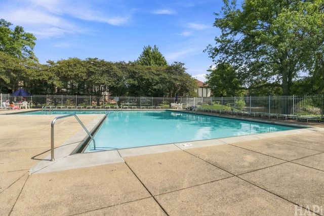 1082 Creekside Court 2B, Wheeling, IL 60090