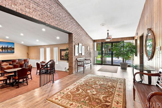 1082 Creekside Court 2B, Wheeling, IL 60090