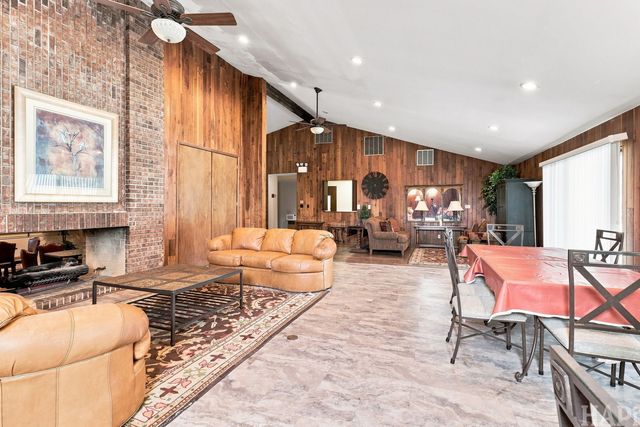 1082 Creekside Court 2B, Wheeling, IL 60090