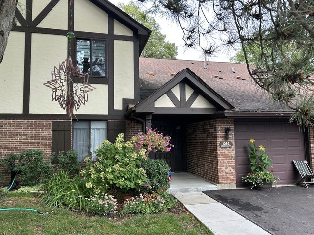 1082 Creekside Court 2B, Wheeling, IL 60090
