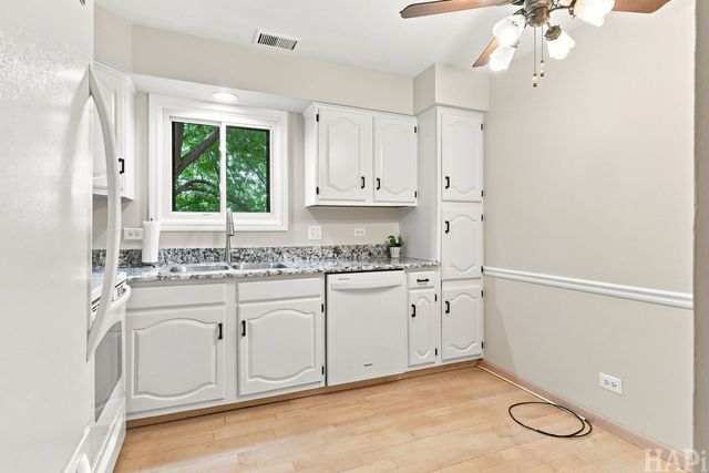 1082 Creekside Court 2B, Wheeling, IL 60090