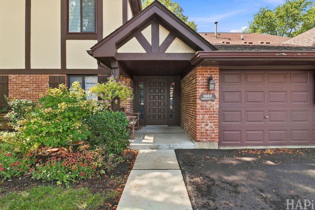 1082 Creekside Court 2B, Wheeling, IL 60090