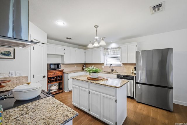 104 Bosque, Seguin, TX 78155