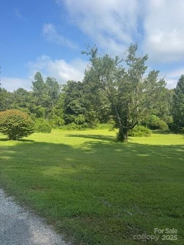 57 Twin Ponds Lane, Hendersonville, NC 28739