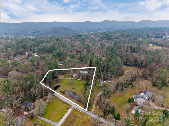 57 Twin Ponds Lane, Hendersonville, NC 28739