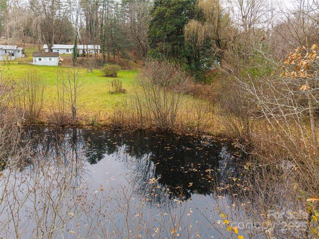 57 Twin Ponds Lane, Hendersonville, NC 28739