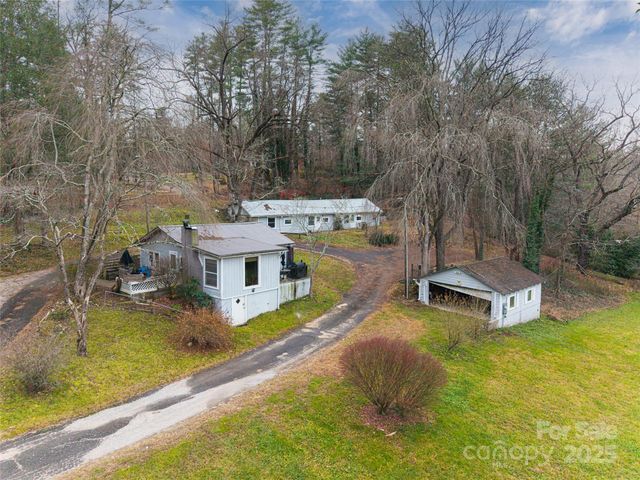 57 Twin Ponds Lane, Hendersonville, NC 28739