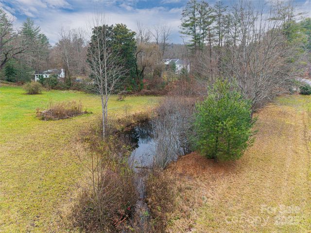 57 Twin Ponds Lane, Hendersonville, NC 28739