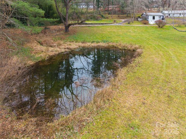 57 Twin Ponds Lane, Hendersonville, NC 28739