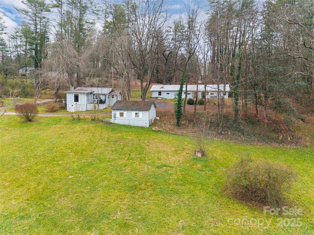 57 Twin Ponds Lane, Hendersonville, NC 28739