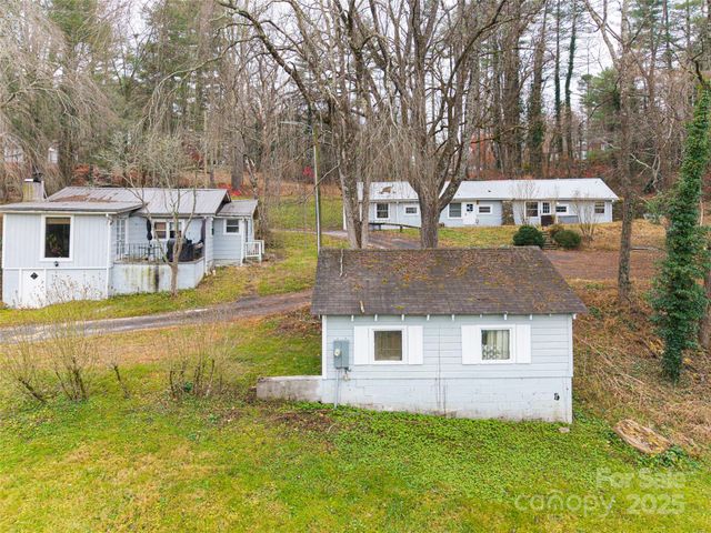 57 Twin Ponds Lane, Hendersonville, NC 28739