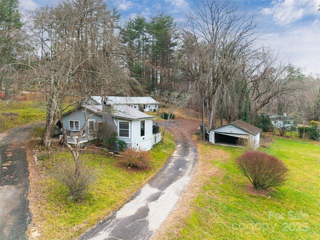 57 Twin Ponds Lane, Hendersonville, NC 28739